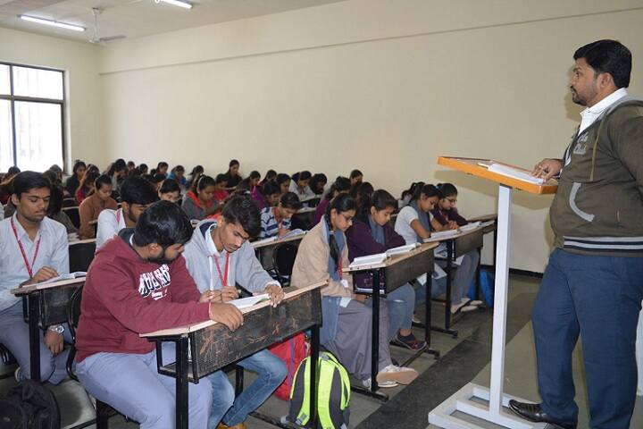 Maratha Vidya Prasarak Samaj's Commerce campus in Nashik, Maharashtra, India — photo 1