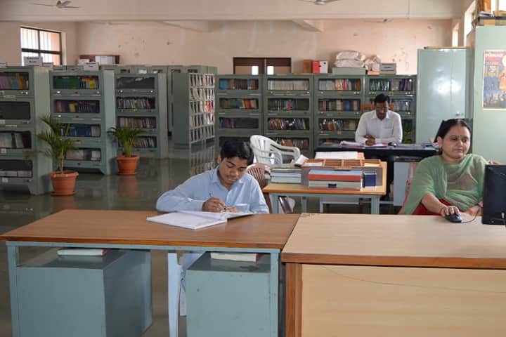Maratha Vidya Prasarak Samaj's Commerce campus in Nashik, Maharashtra, India — photo 2