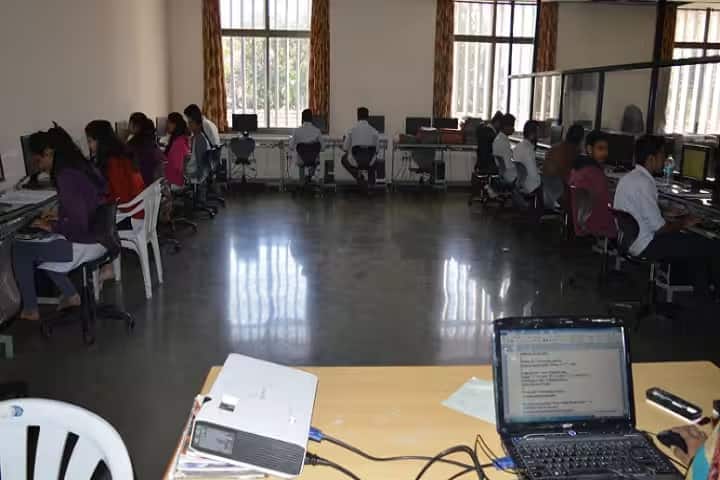 Maratha Vidya Prasarak Samaj's Commerce campus in Nashik, Maharashtra, India — photo 3
