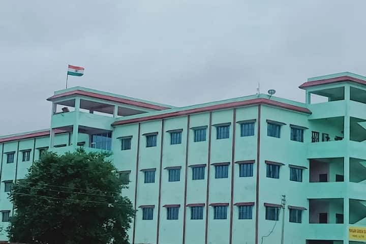 Pahalwan Gurudeen Mahila Mahavidyalaya campus in Lalitpur, Uttar Pradesh, India — photo 1