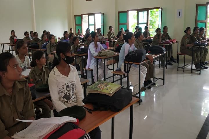 Pahalwan Gurudeen Mahila Mahavidyalaya campus in Lalitpur, Uttar Pradesh, India — photo 3