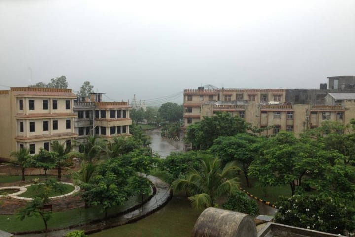 Sumandeep Vidyapeeth campus in Vadodara, Gujarat, India — photo 1