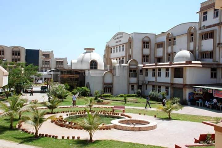 Sumandeep Vidyapeeth campus in Vadodara, Gujarat, India — photo 5