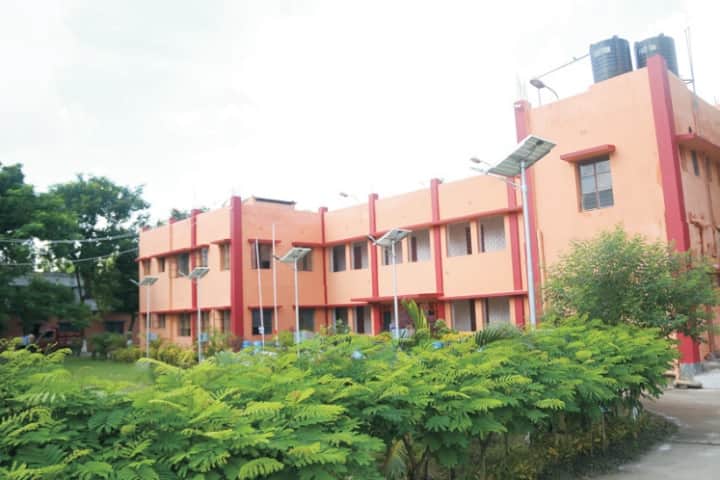 Vivekananda College campus in Kolkata, West Bengal, India — photo 2