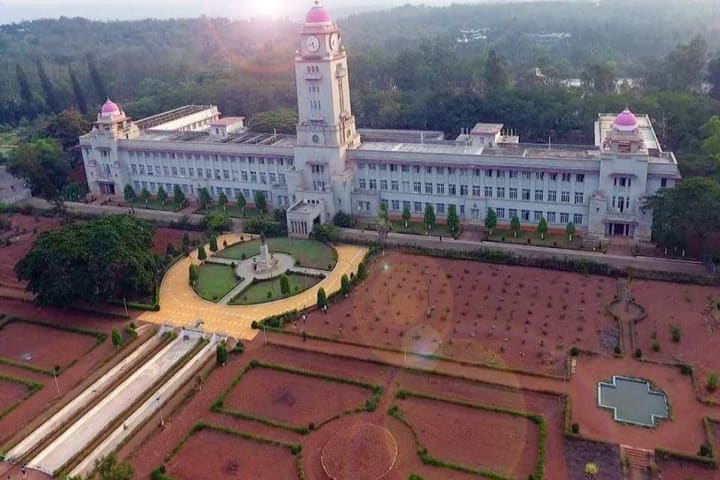 Karnataka University, Dharwad campus in Dharwad, Karnataka, India — photo 2