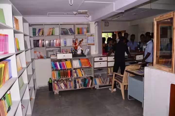 Shri Dnyaneshwar Mahavidyalaya campus in Newasa, Maharashtra, India — photo 3
