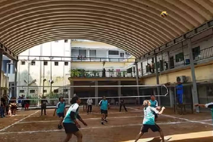 Shree Lalshankar Umiyashankar Arts and Harivadan and Padmaben Thakore Commerce College for Women campus in Ahmedabad, Gujarat, India — photo 4