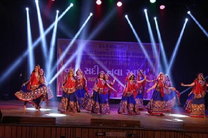 Shree Lalshankar Umiyashankar Arts and Harivadan and Padmaben Thakore Commerce College for Women campus in Ahmedabad, Gujarat, India — photo 6