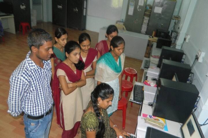 Muktainagar Taluka Education Societys Smt Godavaribai Ganpatrao Khadse College campus in Jalgaon, Maharashtra, India — photo 5