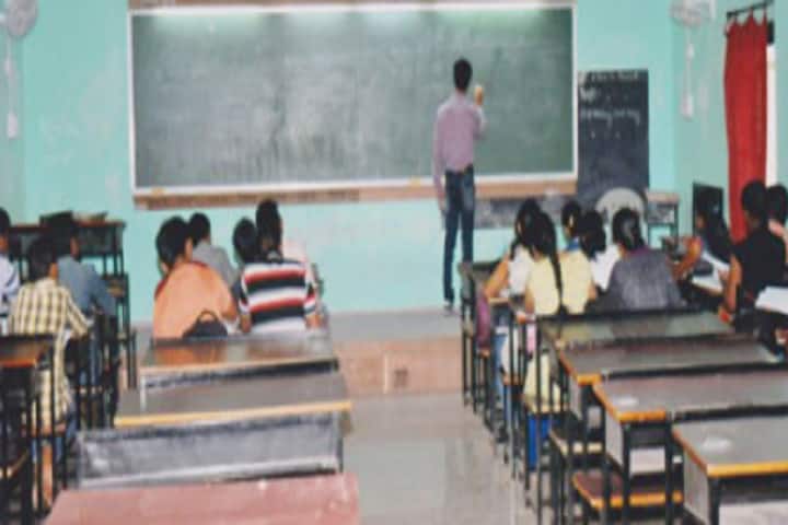 Late Balasaheb Ghuikhedkar Vidya Prasarak Mandal's Mungsaji Maharaj Mahavidyalaya campus in Yavatmal, Maharashtra, India — photo 6