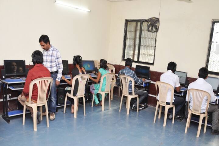 DMES Arts and Science College campus in Jalgaon, Maharashtra, India — photo 2