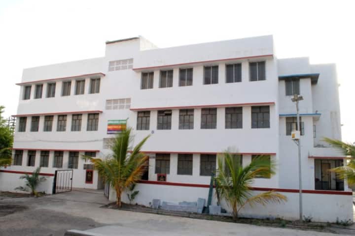 Dahiwadi College campus in Satara, Maharashtra, India — photo 3