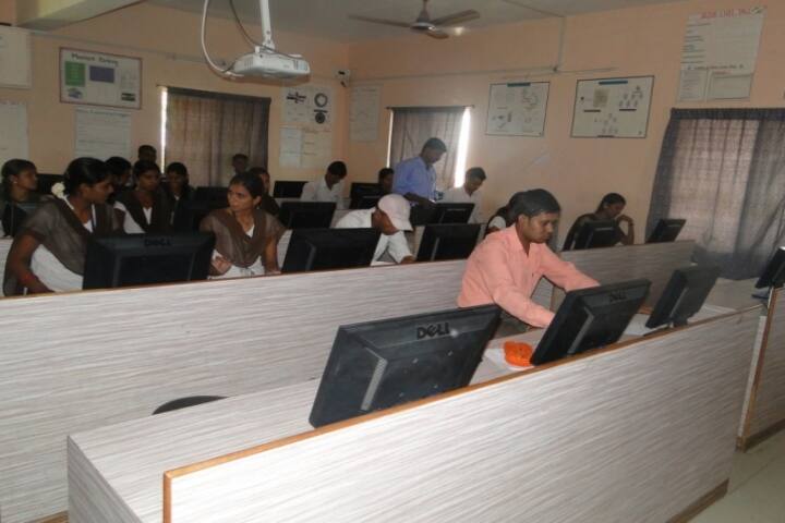 Dahiwadi College campus in Satara, Maharashtra, India — photo 5