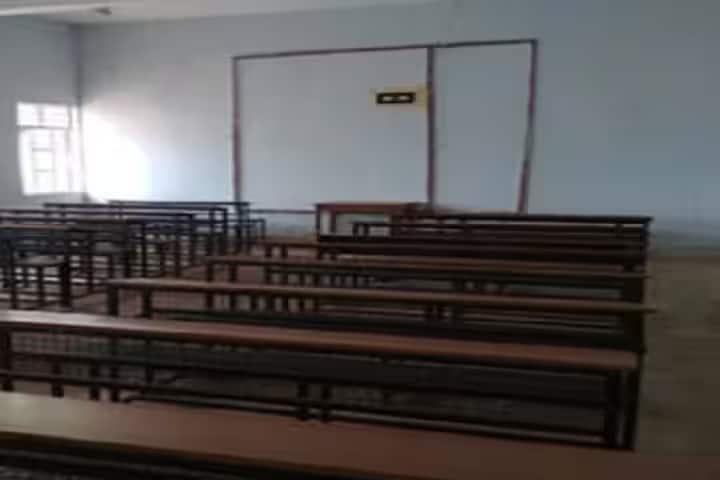 Smt Indiragandhi Government First Grade College for Women campus in Sagar, Karnataka, India — photo 5