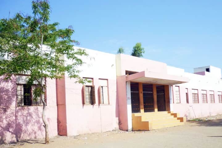 Mahatma Gandhi Vidyamandir Arts and Commerce College campus in Yeola, Maharashtra, India — photo 1