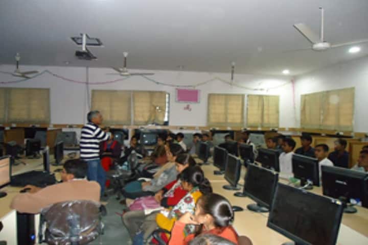 Sheth MN Science College campus in Patan, Gujarat, India — photo 4