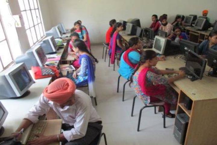 SL Bawa DAV College campus in Batala, Punjab, India — photo 3