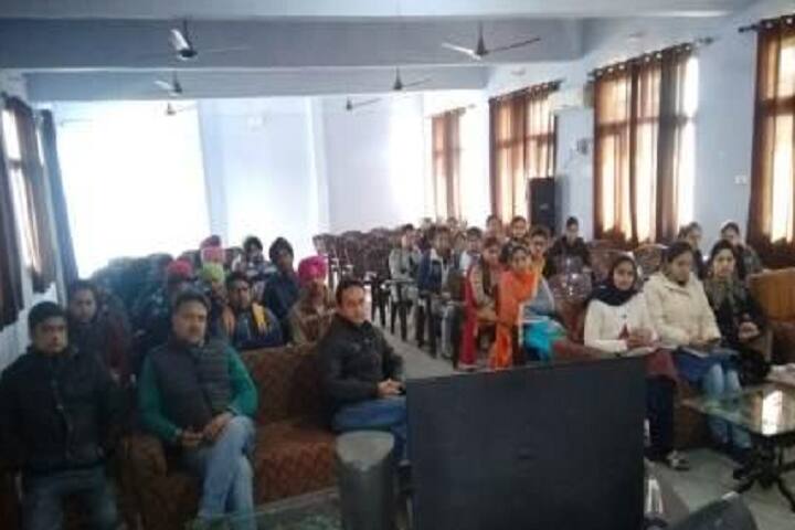 SL Bawa DAV College campus in Batala, Punjab, India — photo 6