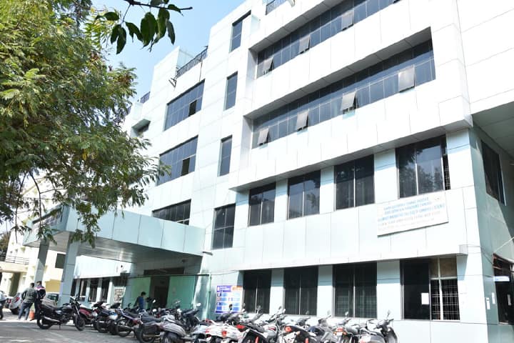 Shri Jayantilal Hirachand Sanghvi Gujarati Innovative College of Commerce and Science campus in Indore, Madhya Pradesh, India — photo 1