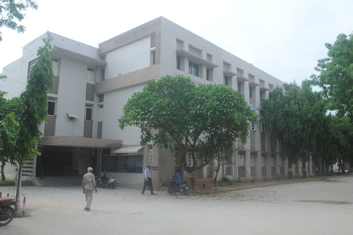 Idar Anjana Patidar HKM Arts and PN Patel Commerce College campus in Idar, Gujarat, India — photo 1