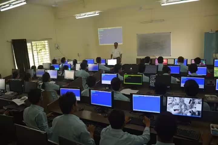 College of Engineering and Technology campus in Akola, Maharashtra, India — photo 4
