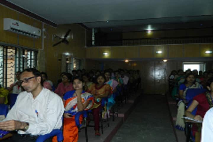Raniganj Girls College campus in Burdwan, West Bengal, India — photo 4