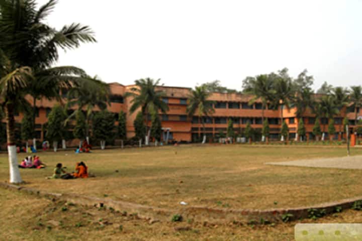 Raniganj Girls College campus in Burdwan, West Bengal, India — photo 5