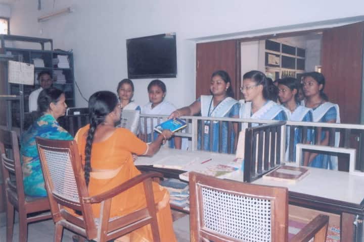 Shailabala Women's College campus in Cuttack, Odisha, India — photo 2