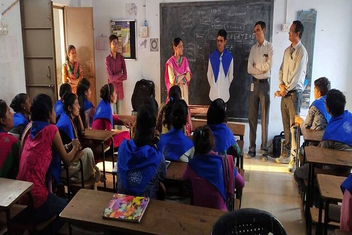 Shree Bhaikaka Government Arts and Commerce College campus in Anand, Gujarat, India — photo 2