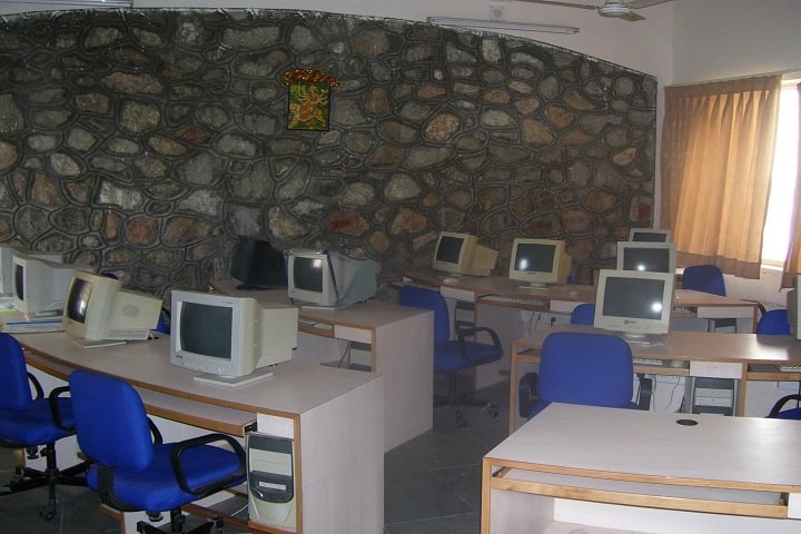 Shree Ambaji Arts College campus in Banaskantha, Gujarat, India — photo 2