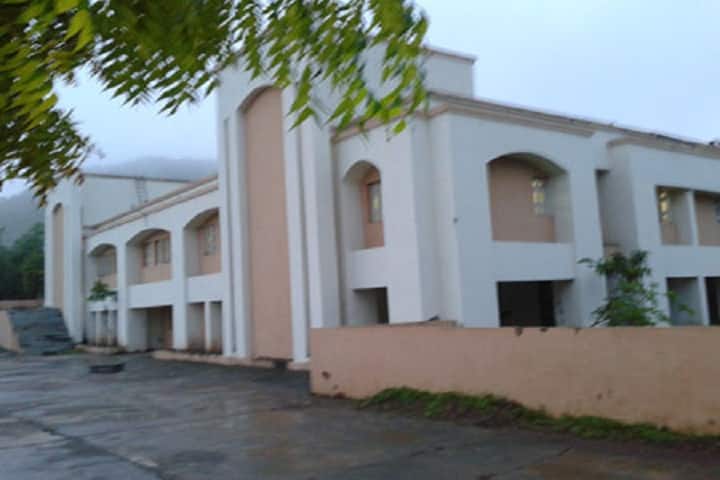 Shree Ambaji Arts College campus in Banaskantha, Gujarat, India — photo 3
