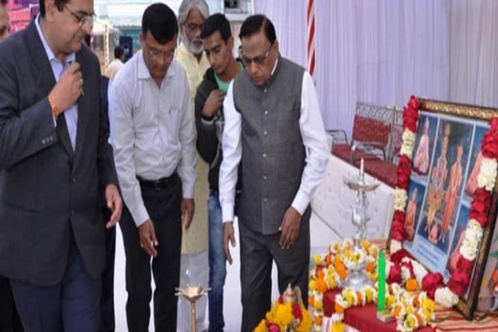Matushree VD And Sheth Shree DV Tanna Mahila Arts College campus in Jamnagar, Gujarat, India — photo 4