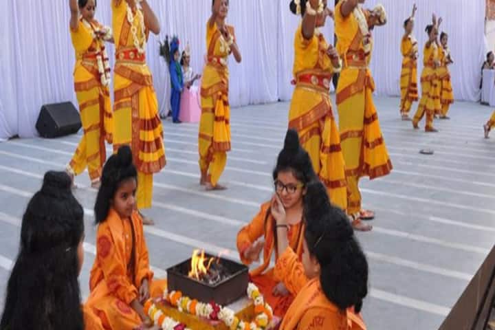 Matushree VD And Sheth Shree DV Tanna Mahila Arts College campus in Jamnagar, Gujarat, India — photo 5