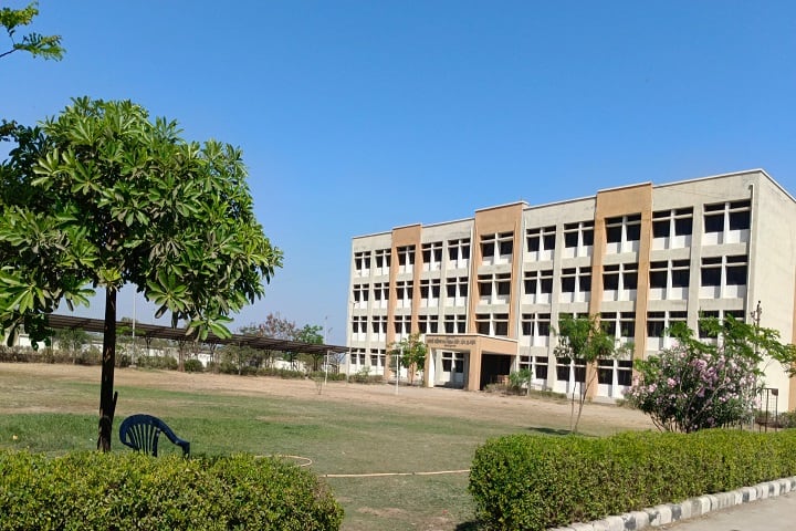 Government Commerce and Science College campus in Bharuch, Gujarat, India — photo 1