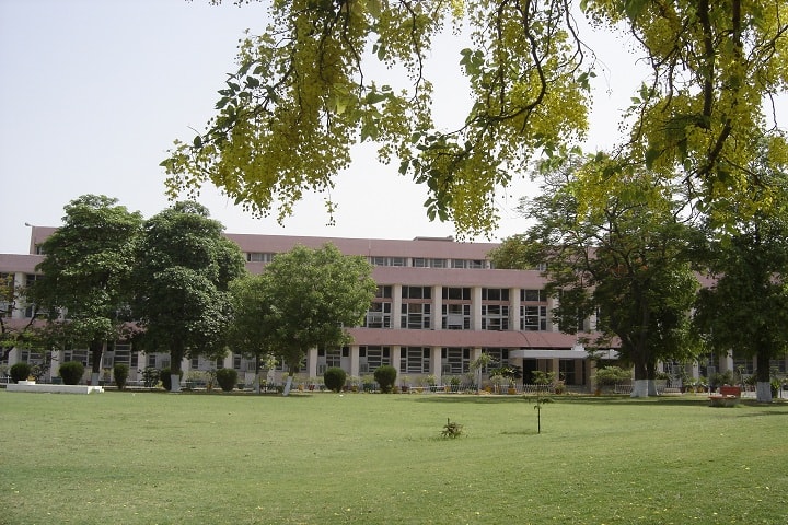Post Graduate Institute of Dental Science campus in Rohtak, Haryana, India — photo 1