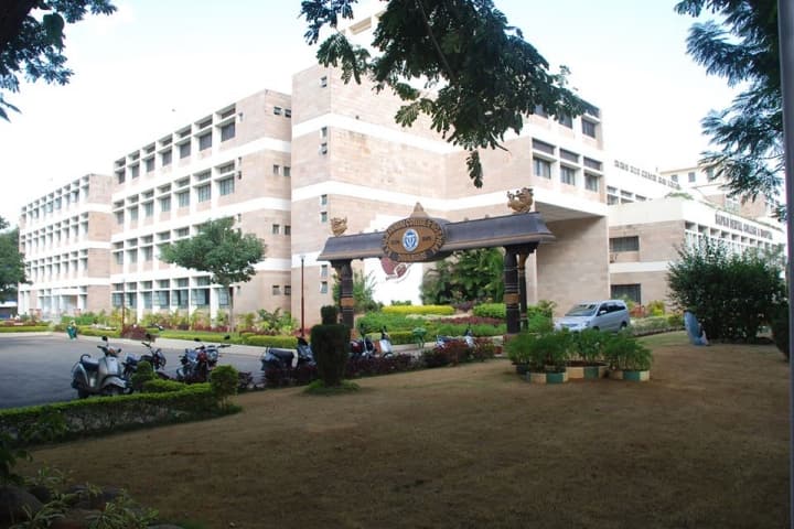 Bapuji Dental College and Hospital campus in Davanagere, Karnataka, India — photo 3