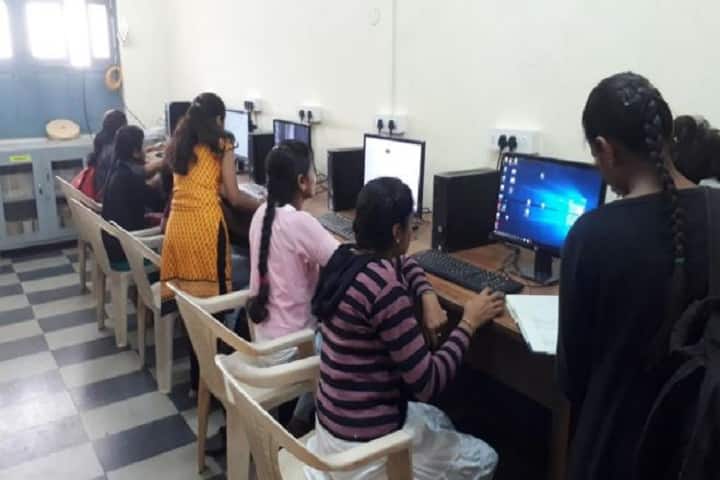 Arakalagudu Varadarajulu Kanthamma College for Women campus in Hassan, Karnataka, India — photo 2