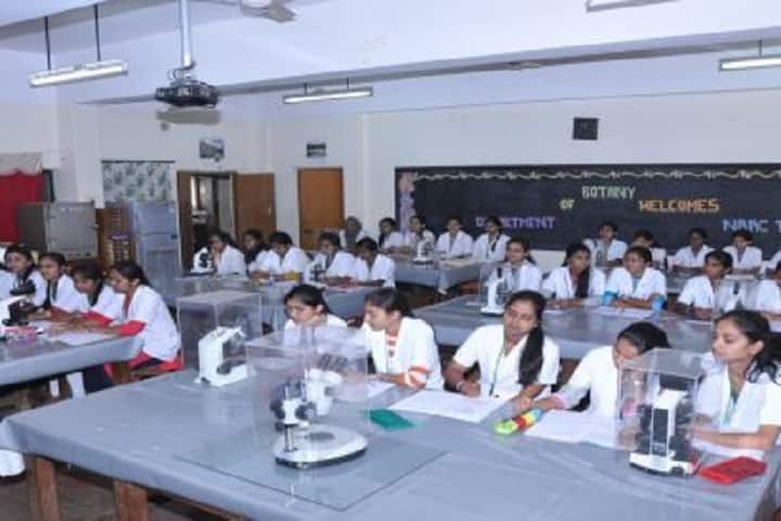 Arakalagudu Varadarajulu Kanthamma College for Women campus in Hassan, Karnataka, India — photo 3