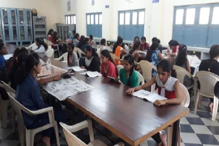 Arakalagudu Varadarajulu Kanthamma College for Women campus in Hassan, Karnataka, India — photo 4