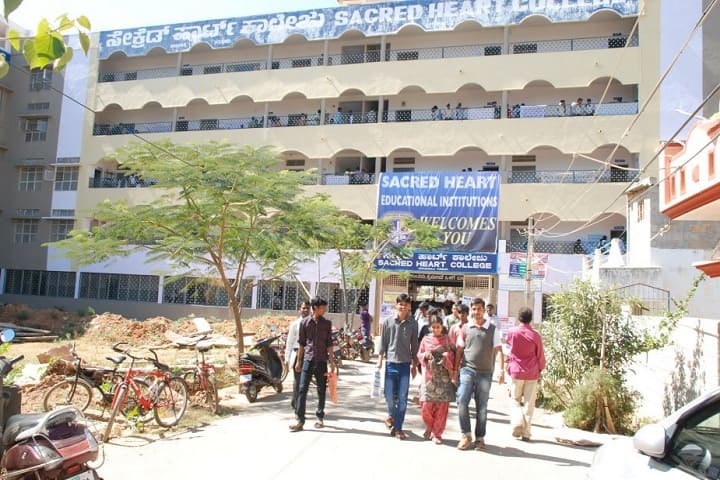 Sacred Heart First Grade College campus in Tumkur, Karnataka, India — photo 1