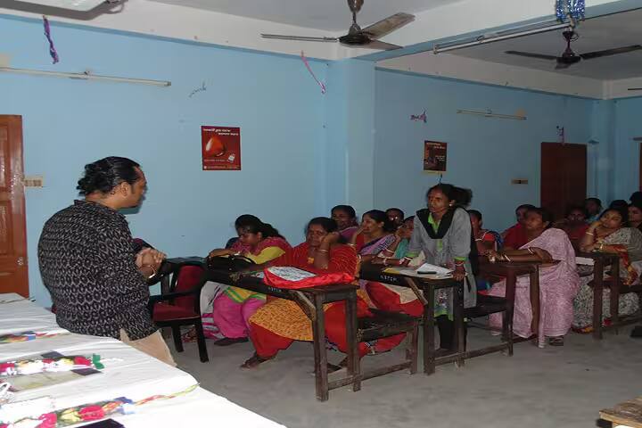 Naba Barrackpore Prafulla Chandra Mahavidyalaya campus in Kolkata, West Bengal, India — photo 2