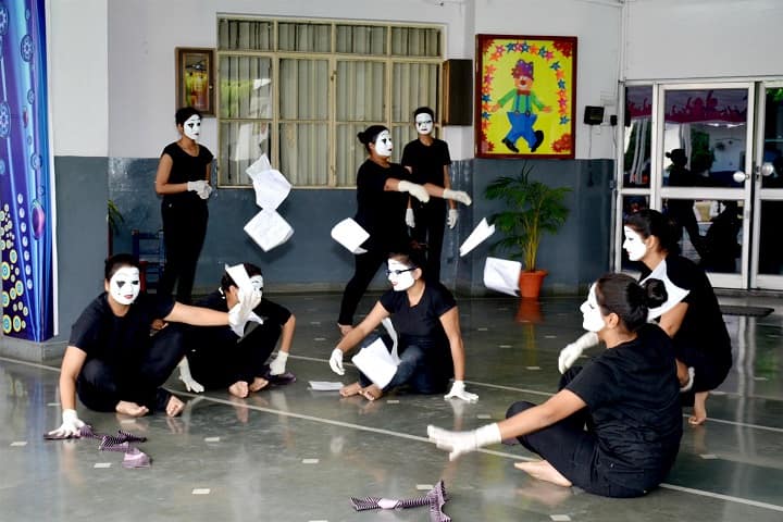 Modern Girls College of Professional Studies campus in Lucknow, Uttar Pradesh, India — photo 3