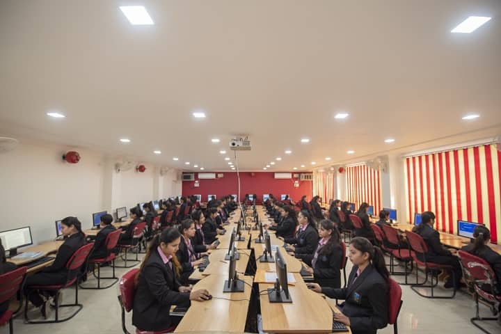 Modern Girls College of Professional Studies campus in Lucknow, Uttar Pradesh, India — photo 4
