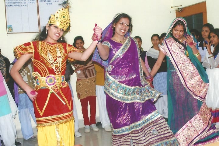 Khun Khun Ji Girls PG College campus in Lucknow, Uttar Pradesh, India — photo 4