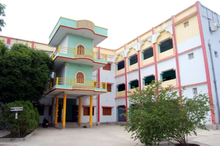 Sarada Ma Girls College campus in Barasat, West Bengal, India — photo 1