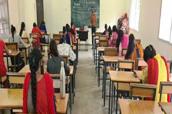 Government Kamla Devi Rathi Mahila Mahavidyalaya campus in Rajnandgaon, Chhattisgarh, India — photo 3