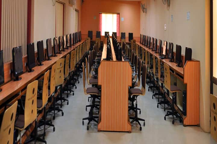 Vinayaka Institute of Physiotherapy campus in Anand, Gujarat, India — photo 4