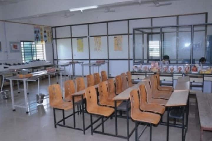 Limbdi Homoeopathic Medical College and Hospital campus in Surendranagar, Gujarat, India — photo 2