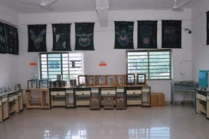 Limbdi Homoeopathic Medical College and Hospital campus in Surendranagar, Gujarat, India — photo 3