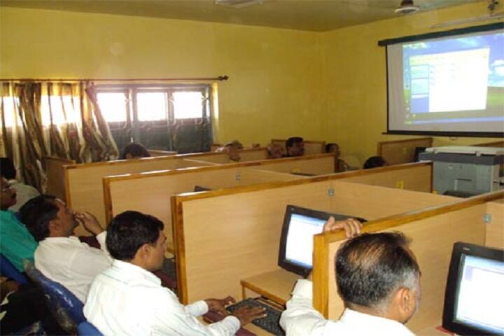 Late Shree NR Boricha Education Trust Sanchalit Arts and Commerce College campus in Junagadh, Gujarat, India — photo 3